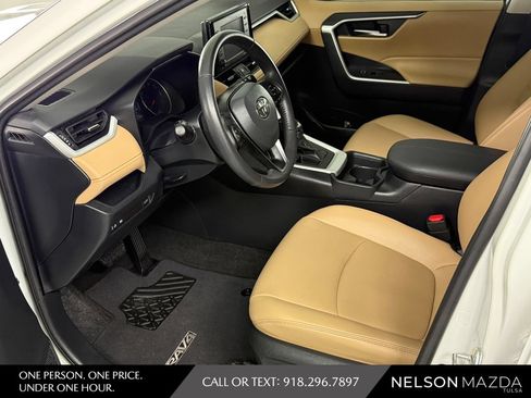 Used 2020 Toyota RAV4 XLE Premium FWD image 18