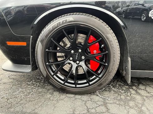 Used 2016 Dodge Challenger SRT Hellcat RWD image 13