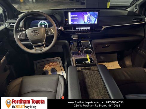 Used 2026 Toyota Sienna Limited AWD/4WD image 12
