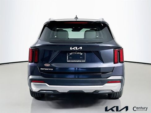 Certified 2025 Kia Sorento EX w/ Panoramic Sunroof Package image 6