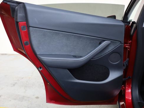 Used 2024 Tesla Model Y Long Range RWD image 18