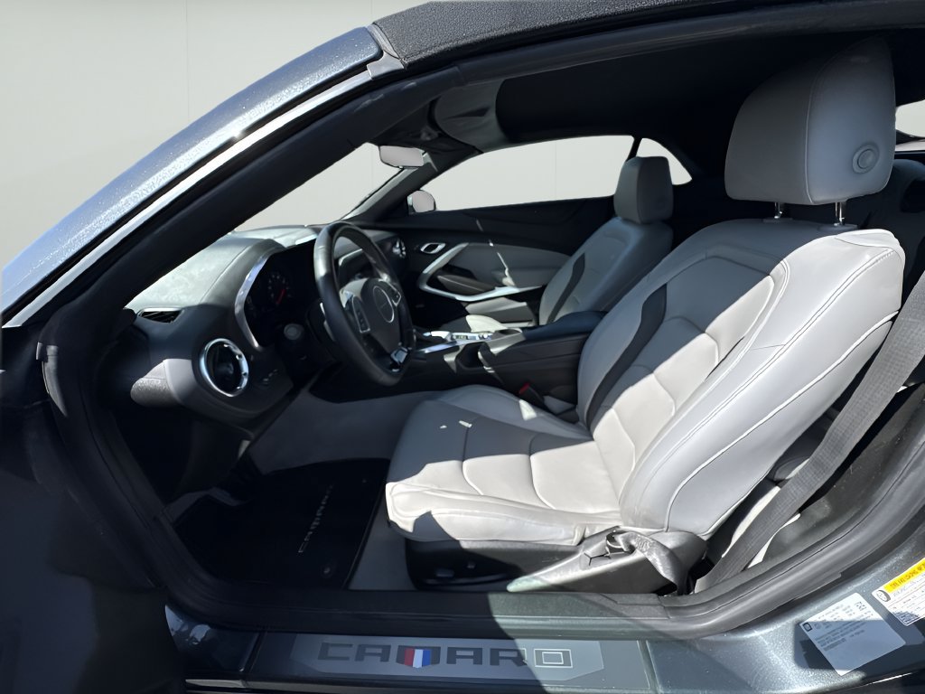 Used 2018 Chevrolet Camaro LT RWD image 11