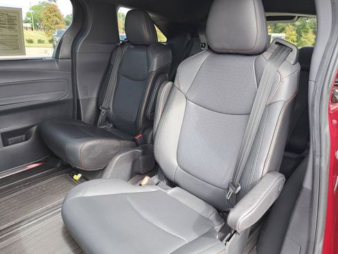 Used 2021 Toyota Sienna XSE image 8