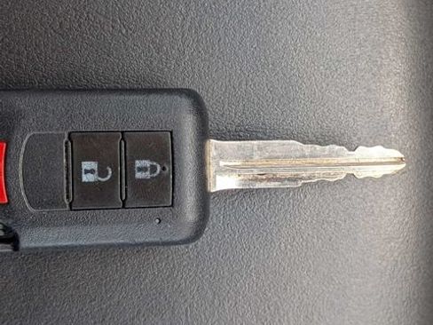 Used 2020 Mitsubishi Outlander ES AWD/4WD image 26