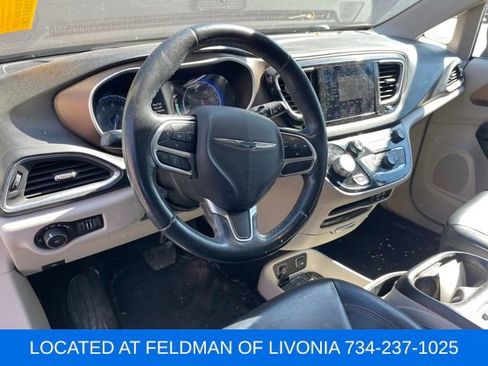 Used 2018 Chrysler Pacifica Touring-L Plus w/ Tire & Wheel Group image 7