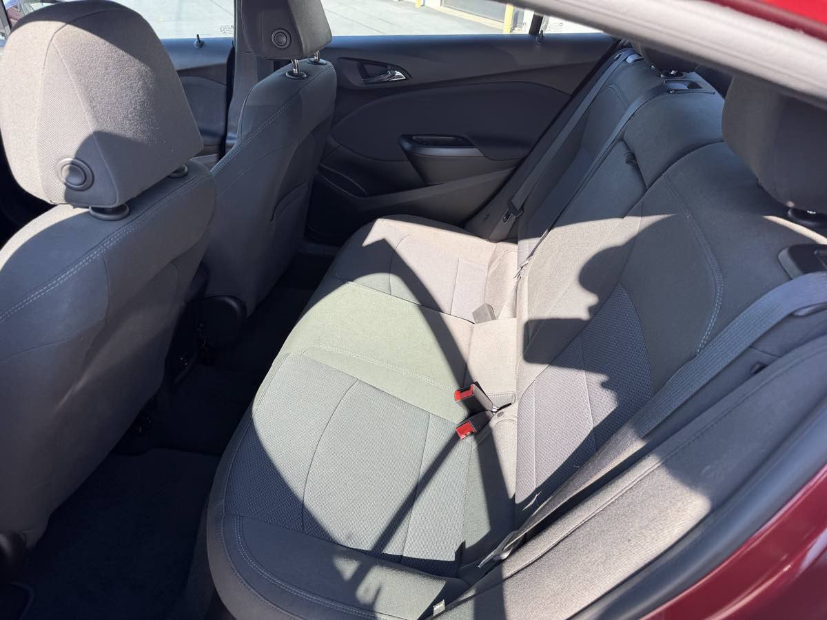 Used 2018 Chevrolet Cruze LT w/ Convenience Package FWD image 11