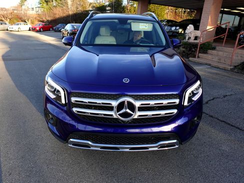 Used 2021 Mercedes-Benz GLB 250 4MATIC w/ Premium Package image 6