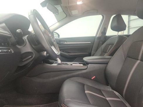 Used 2024 Nissan Altima 2.5 SR FWD image 15