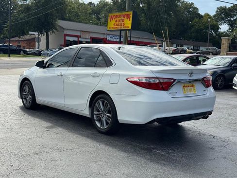 Used 2015 Toyota Camry SE image 4