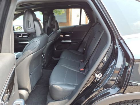 Used 2025 Mercedes-Benz GLC 300 4MATIC image 12