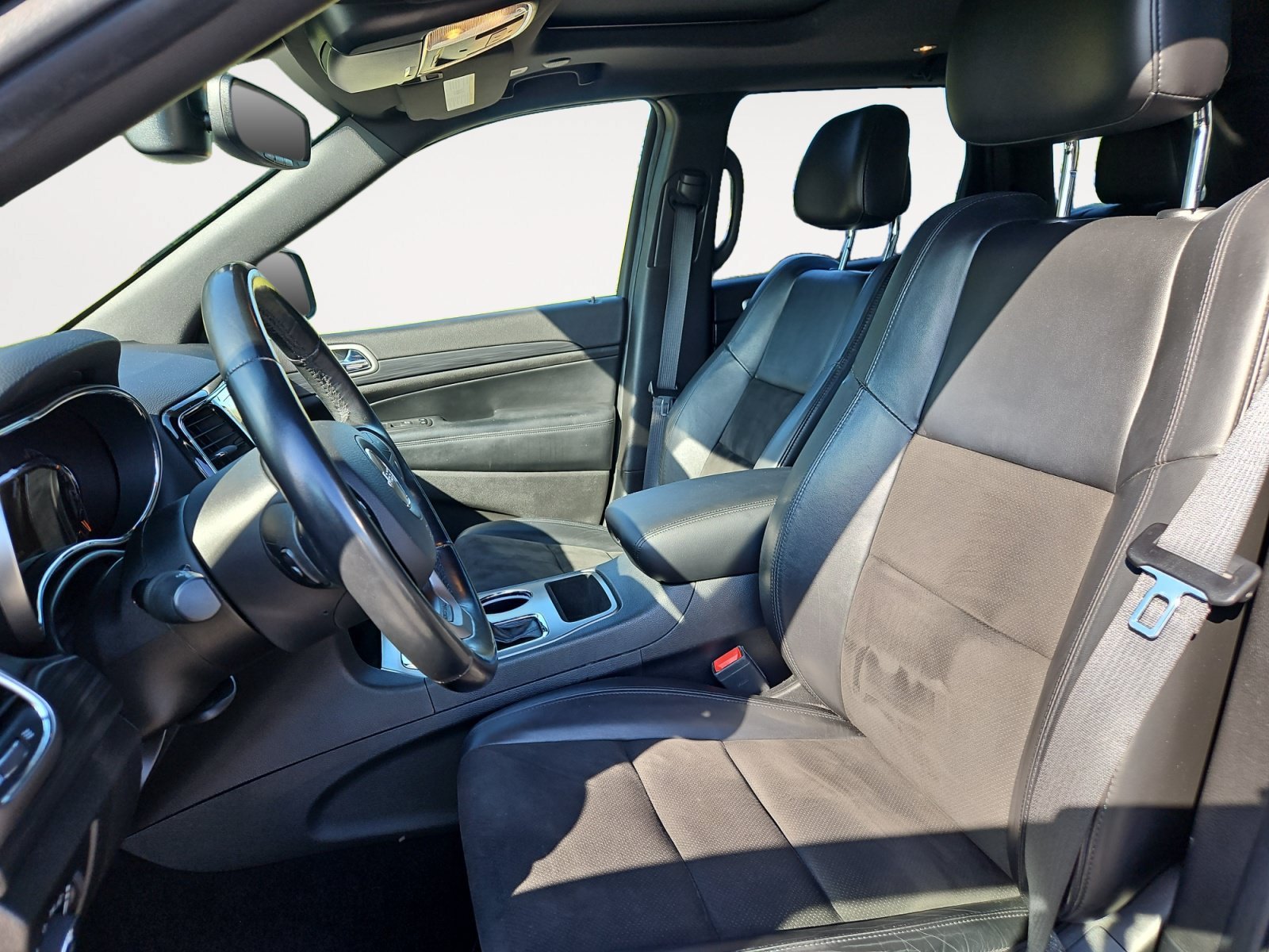 Used 2020 Jeep Grand Cherokee Altitude AWD/4WD image 9