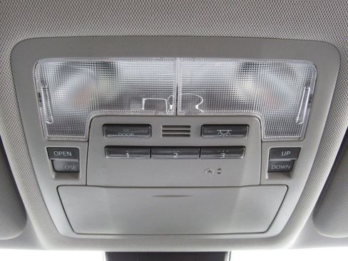 Used 2017 Toyota Highlander XLE AWD/4WD image 29