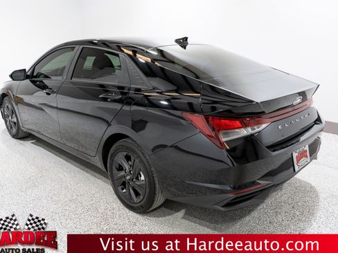 Used 2023 Hyundai Elantra SEL FWD image 3