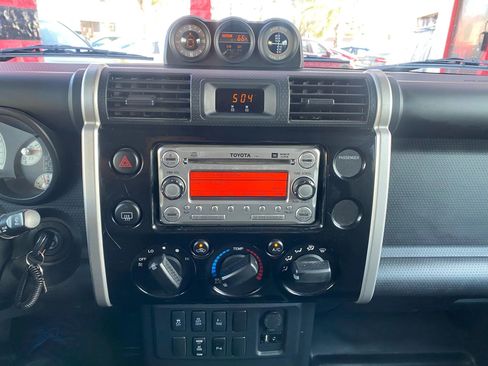 Used 2014 Toyota FJ Cruiser 4WD w/ Upgrade Package image 32