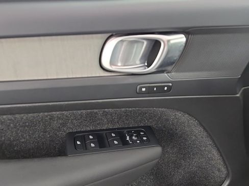 Certified 2024 Volvo XC40 B5 Plus w/ Protection Package Premier image 21