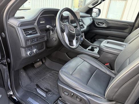 Used 2023 GMC Yukon SLT w/ SLT Luxury Package image 11