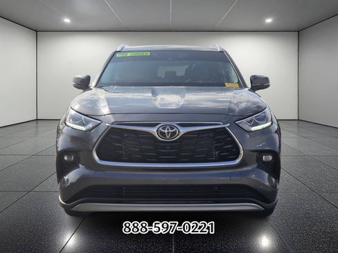 Used 2025 Toyota Highlander Platinum image 8