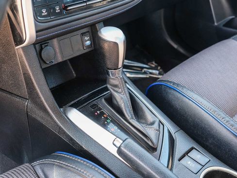 Used 2018 Toyota Corolla SE w/ Carpet Mat Package (TMS) FWD image 22