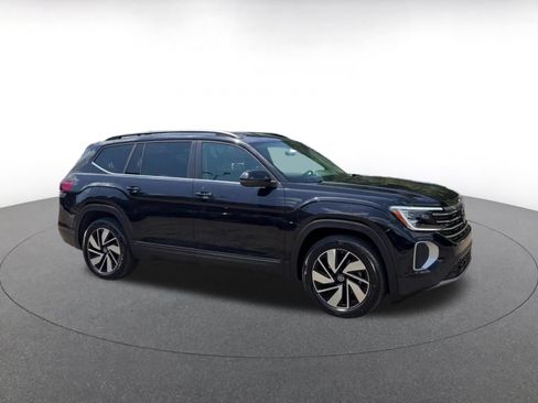 Used 2026 Volkswagen Atlas SE FWD image 2