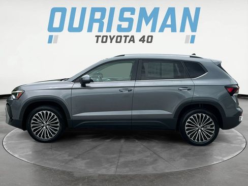 Used 2025 Volkswagen Taos SE FWD image 4