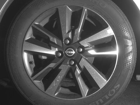 Used 2025 Nissan Versa SV image 12