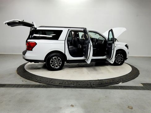 Used 2024 Ford Expedition Max XLT image 15