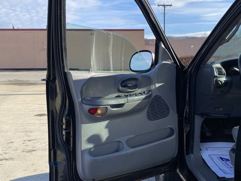 Used 2001 Ford F150 King Ranch image 3