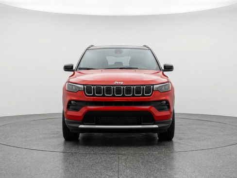 Used 2025 Jeep Compass Limited image 2