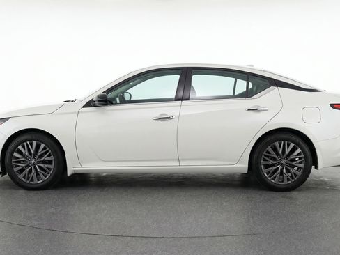 Used 2025 Nissan Altima 2.5 SV FWD image 5