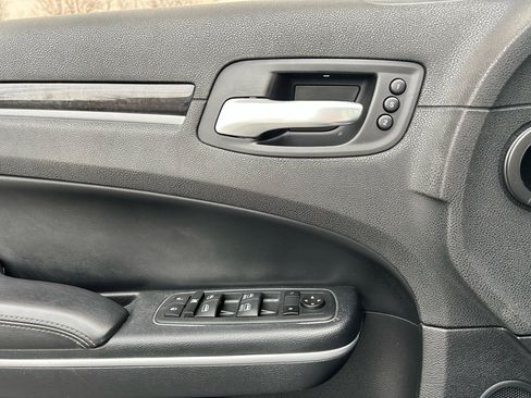 Used 2020 Chrysler 300 Limited image 12