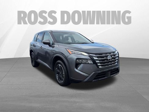 Used 2025 Nissan Rogue SV image 3