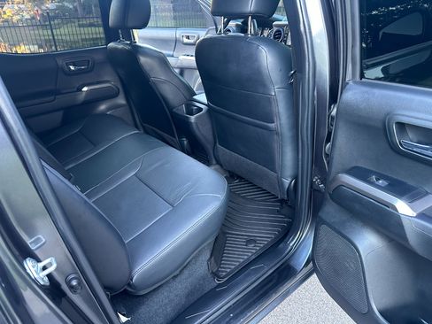 Used 2023 Toyota Tacoma Limited image 20