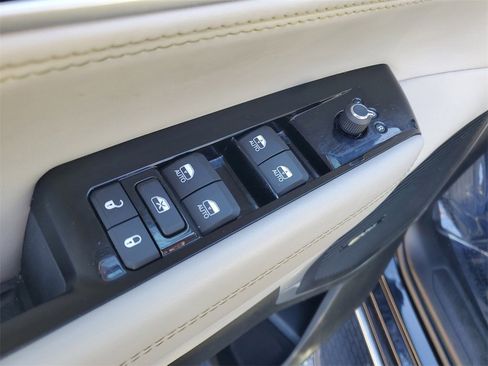 Used 2023 Jeep Wagoneer Series III w/ Preferred Equipment Group image 9