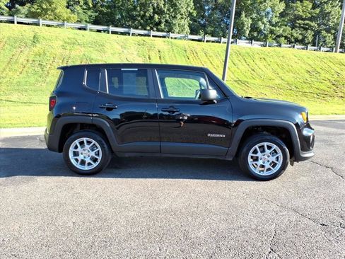Used 2023 Jeep Renegade Latitude AWD/4WD image 2