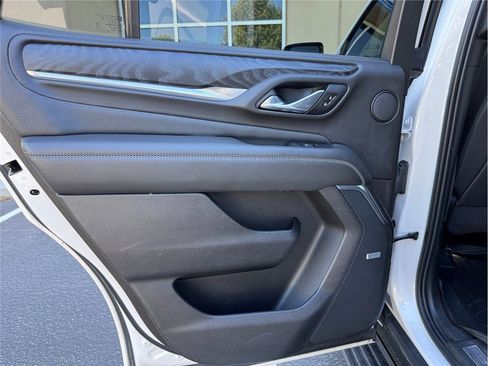 Used 2021 GMC Yukon Denali w/ Denali Premium Package AWD/4WD image 39