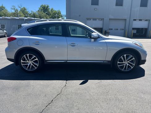 Used 2017 INFINITI QX50 AWD w/ Deluxe Touring Package image 2