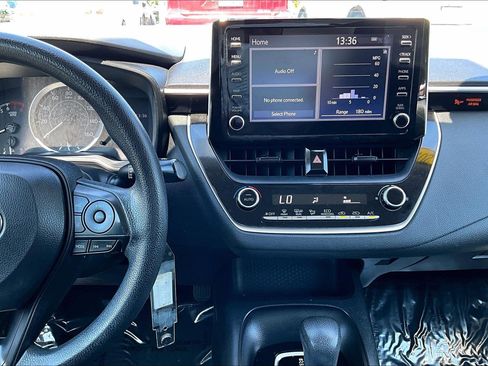 Used 2020 Toyota Corolla LE FWD image 6