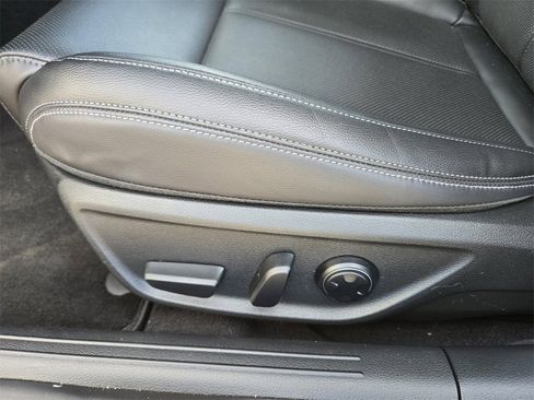 Used 2025 Genesis G70 2.5T image 16