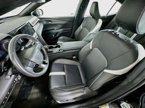 Used 2025 Toyota Camry SE FWD image 13