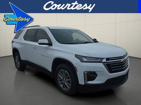 Used 2023 Chevrolet Traverse LT image 1