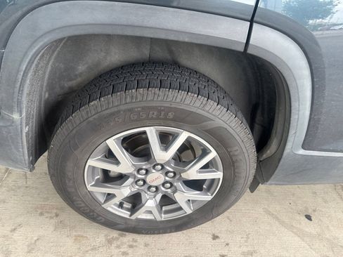 Used 2020 GMC Acadia SLT FWD image 18