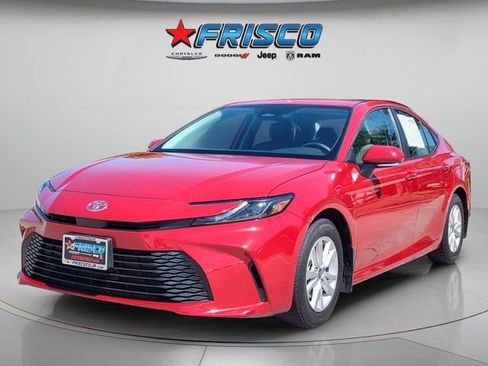 Used 2025 Toyota Camry LE image 3