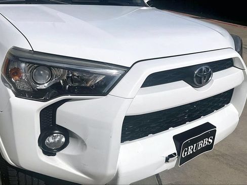 Used 2017 Toyota 4Runner SR5 RWD image 39