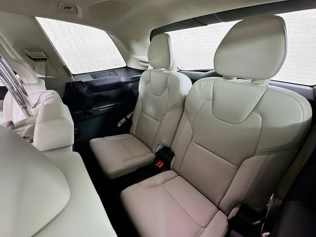 Used 2026 Volvo XC90 B6 Ultra w/ Protection Package AWD/4WD image 4