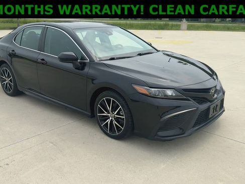Used 2021 Toyota Camry SE image 2