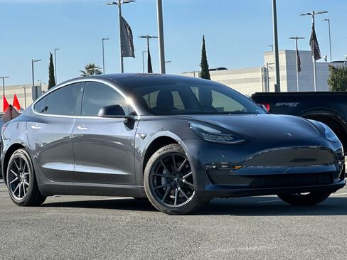 Used 2018 Tesla Model 3 Long Range image 2