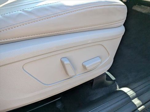 Used 2025 Kia Sorento EX image 12