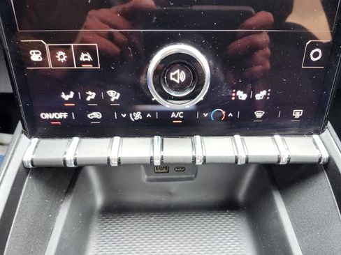 Used 2025 GMC Terrain Elevation image 22