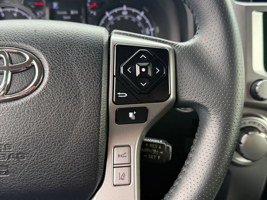 Used 2024 Toyota 4Runner SR5 AWD/4WD image 33
