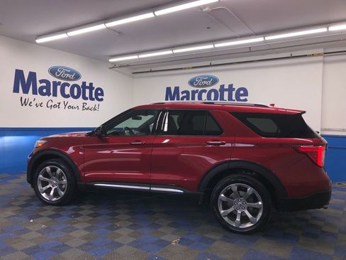 Certified 2020 Ford Explorer Platinum w/ Premium Technology Package image 2